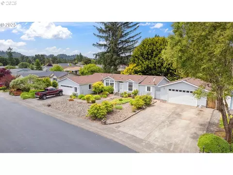 221 Lakeland Dr, Lakeside, OR 97449