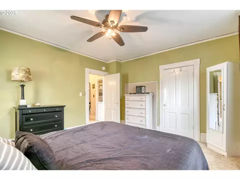 Bedroom - 114 SE 7th St, Pendleton, OR 97801 photo 4 of 4