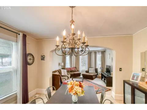 Dining - 114 SE 7th St, Pendleton, OR 97801 photo 1 of 4