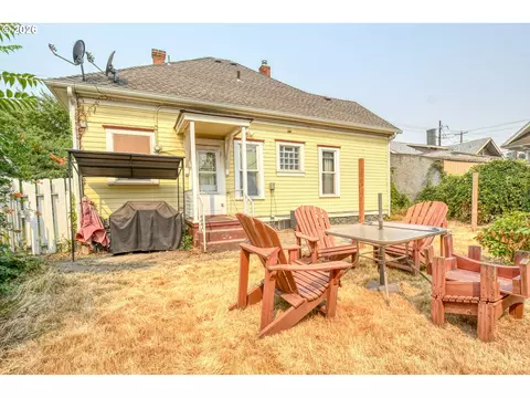 Exterior - 114 SE 7th St, Pendleton, OR 97801 photo 2 of 6