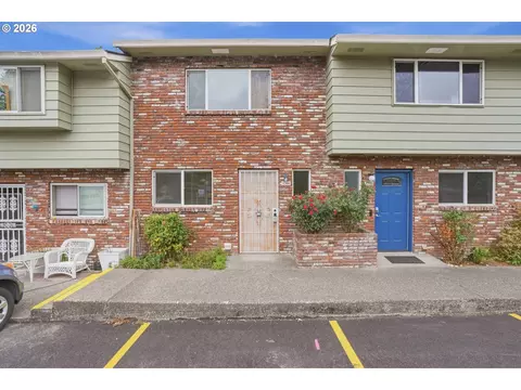 Exterior - 1304 NE Hogan Dr, Gresham, OR 97030 photo 2 of 4