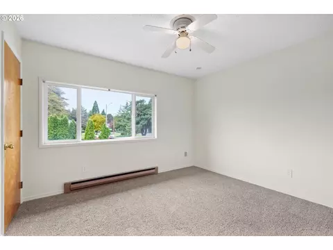 Bedroom - 1304 NE Hogan Dr, Gresham, OR 97030 photo 1 of 5