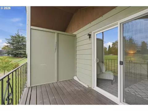 Exterior - 1304 NE Hogan Dr, Gresham, OR 97030 photo 4 of 4