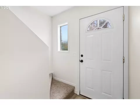 Entry Way - 1304 NE Hogan Dr, Gresham, OR 97030 photo 2 of 4