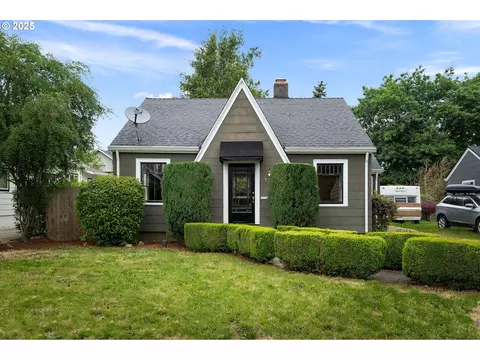 7817 SEllis St, Portland, OR 97206