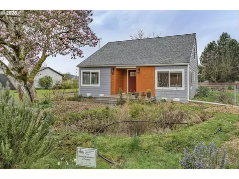715 S 8th Ave, Cornelius, OR 97113
