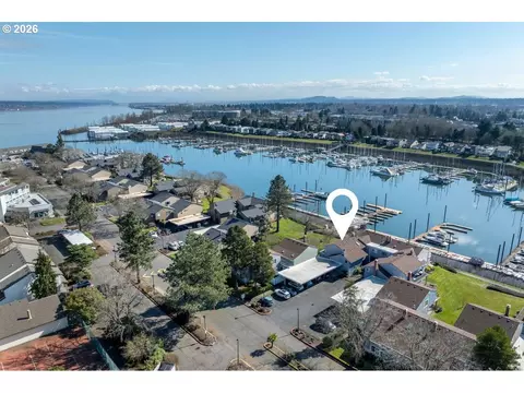 448 N Hayden Bay Dr, Portland, OR 97217