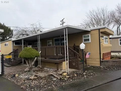 16901 SE Division St #74, Portland, OR 97236