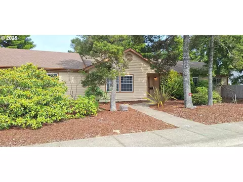 3890 Spruce St, Florence, OR 97439