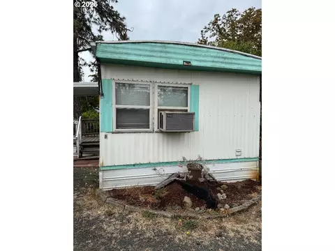 5000 NE Stephens St #9, Roseburg, OR 97470