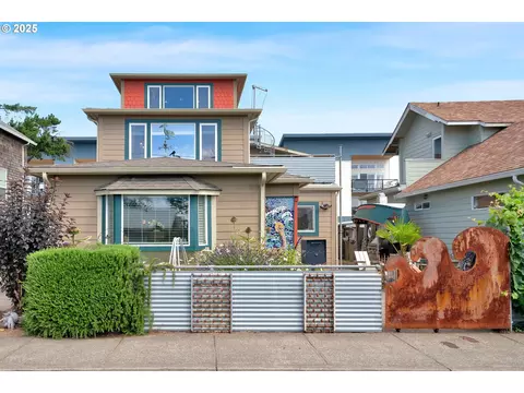 923 SW 50th St, Lincoln City, OR 97367