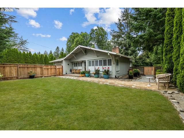 1795 Fernwood Dr, Lake Oswego, OR 97034