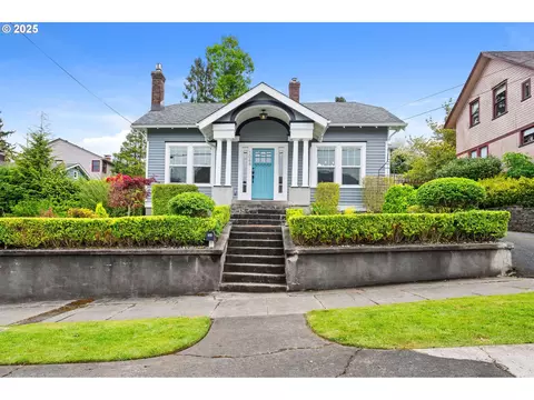 1064 14th St, Astoria, OR 97103