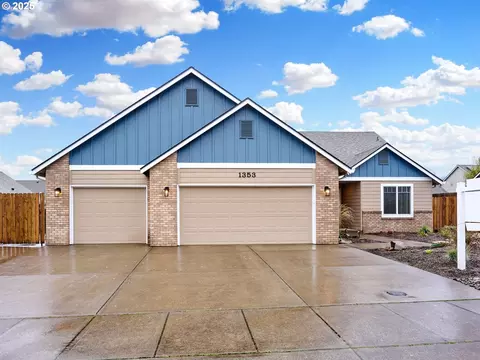 1353 Jodi Dr, Silverton, OR 97381