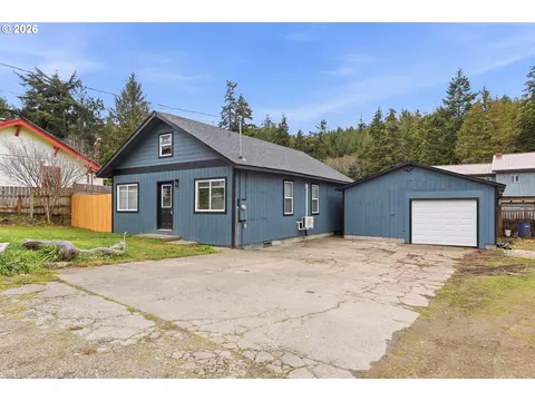1348 Dakota St, Coos Bay, OR 97420