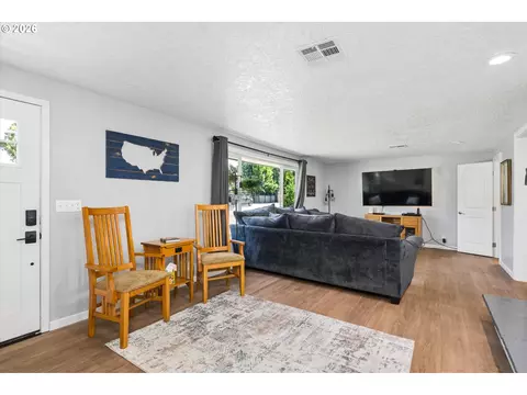6731 Thurston Rd, Springfield, OR 97478 photo 12
