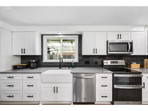 6731 Thurston Rd, Springfield, OR 97478 photo 18