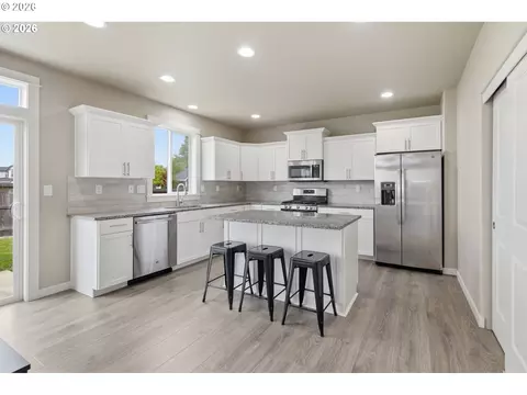 Kitchen - 1285 Tirion Ave, Eugene, OR 97404 photo 1 of 3