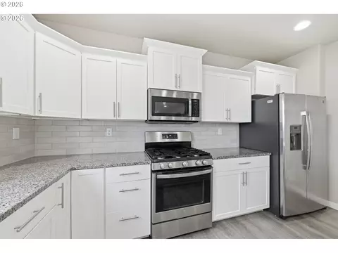 Kitchen - 1285 Tirion Ave, Eugene, OR 97404 photo 3 of 3