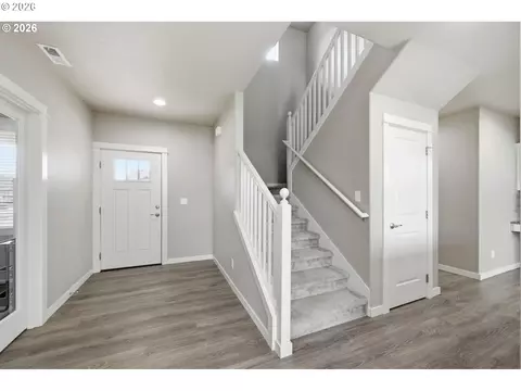 Entry Way - 1285 Tirion Ave, Eugene, OR 97404 photo 2 of 3