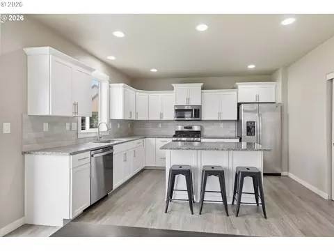 Kitchen - 1285 Tirion Ave, Eugene, OR 97404 photo 2 of 3