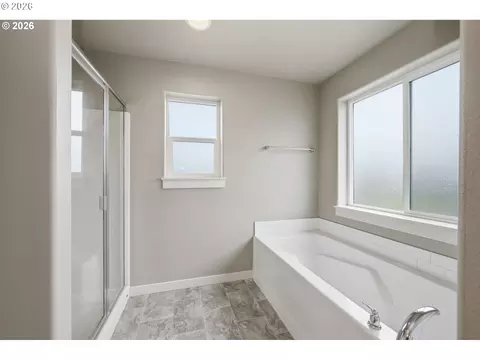 Bath - 1285 Tirion Ave, Eugene, OR 97404 photo 3 of 4