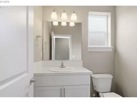 Bath - 1285 Tirion Ave, Eugene, OR 97404 photo 1 of 4