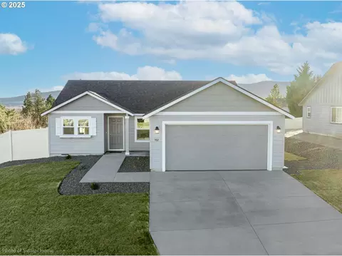 873 Olson Pl, Cottage Grove, OR 97424
