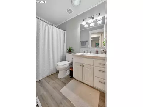 Bath - 797 NW Wallula Ave, Gresham, OR 97030 photo 1 of 2