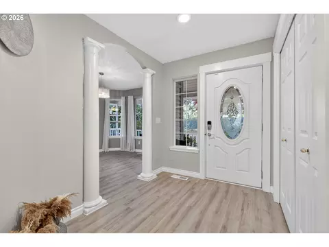 Entry Way - 797 NW Wallula Ave, Gresham, OR 97030 photo 1 of 4