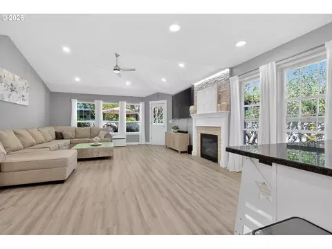 Living - 797 NW Wallula Ave, Gresham, OR 97030 photo 2 of 4