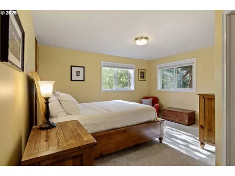 Bedroom - 2533 Moon Mountain Dr, Eugene, OR 97403 photo 3 of 6