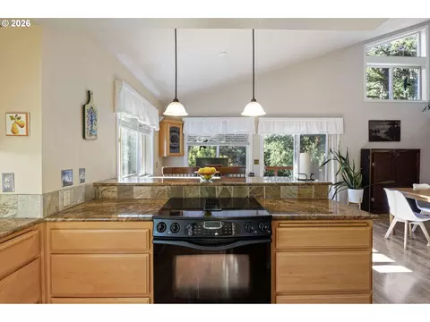 Kitchen - 2533 Moon Mountain Dr, Eugene, OR 97403 photo 6 of 7