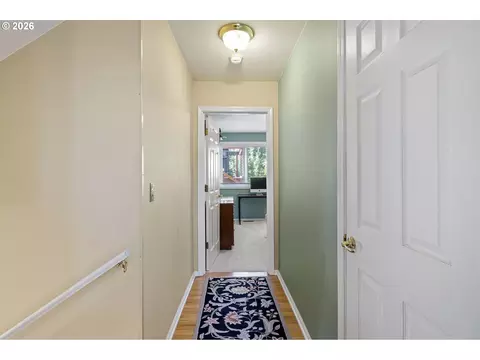 Entry Way - 2533 Moon Mountain Dr, Eugene, OR 97403 photo 5 of 6
