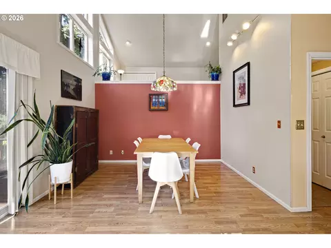 Dining - 2533 Moon Mountain Dr, Eugene, OR 97403 photo 1 of 2