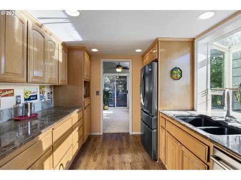 Kitchen - 2533 Moon Mountain Dr, Eugene, OR 97403 photo 2 of 7