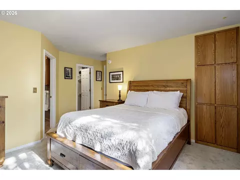 Bedroom - 2533 Moon Mountain Dr, Eugene, OR 97403 photo 2 of 6