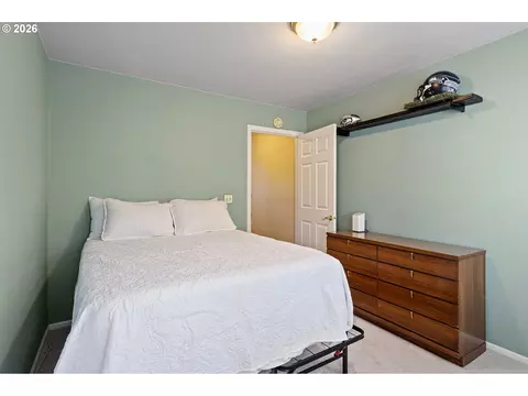 Bedroom - 2533 Moon Mountain Dr, Eugene, OR 97403 photo 6 of 6