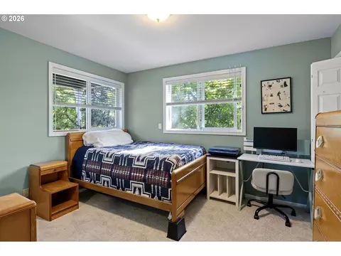 Bedroom - 2533 Moon Mountain Dr, Eugene, OR 97403 photo 1 of 6