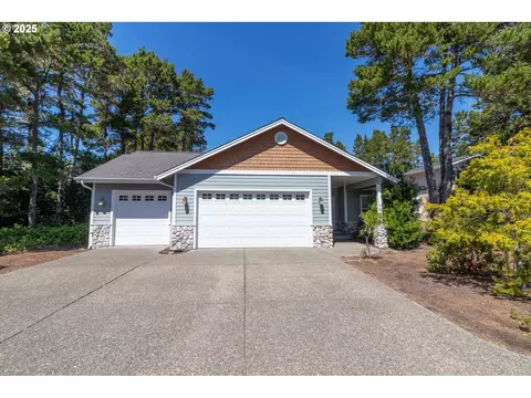 1010 Royal Saint George Dr, Florence, OR 97439