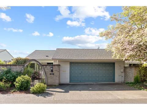 12210 SW Par 4 Dr, King City, OR 97224