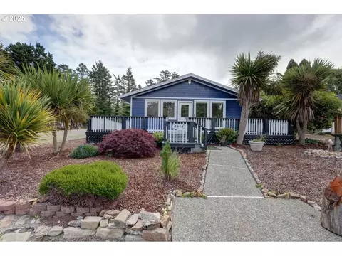 4814 N Pl, Long Beach, WA 98631
