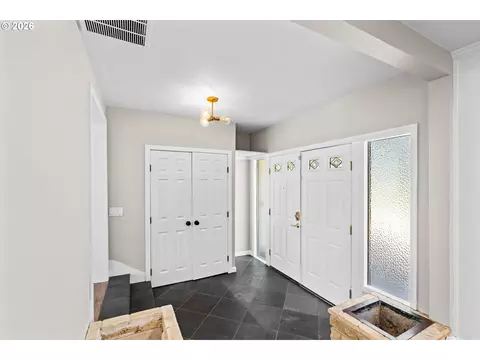 Entry Way - 3187 Alyndale Dr, Eugene, OR 97404 photo 1 of 2