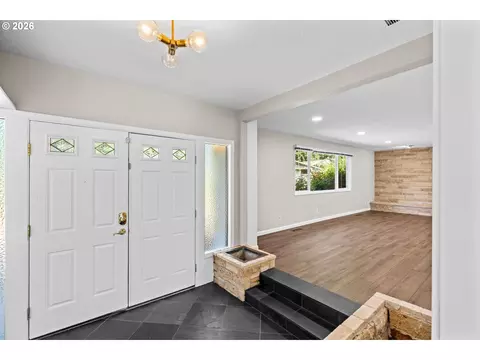 Entry Way - 3187 Alyndale Dr, Eugene, OR 97404 photo 2 of 2