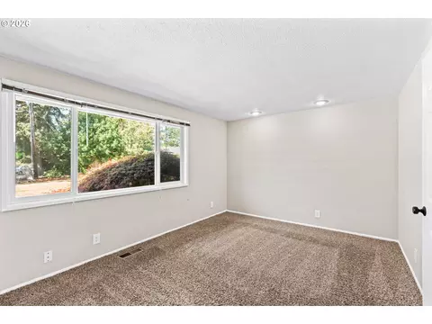 Bedroom - 3187 Alyndale Dr, Eugene, OR 97404 photo 1 of 7