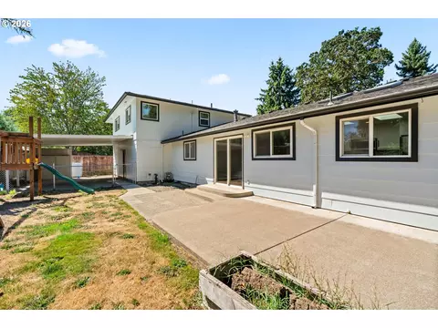 Exterior - 3187 Alyndale Dr, Eugene, OR 97404 photo 5 of 8