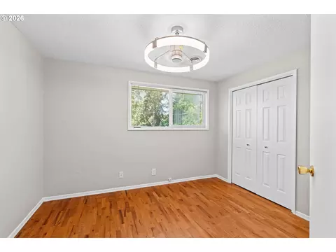 Bedroom - 3187 Alyndale Dr, Eugene, OR 97404 photo 6 of 7