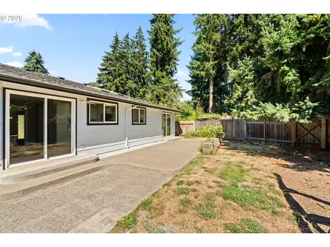 Exterior - 3187 Alyndale Dr, Eugene, OR 97404 photo 6 of 8