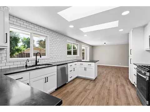 Kitchen - 3187 Alyndale Dr, Eugene, OR 97404 photo 1 of 4