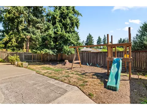 Exterior - 3187 Alyndale Dr, Eugene, OR 97404 photo 8 of 8